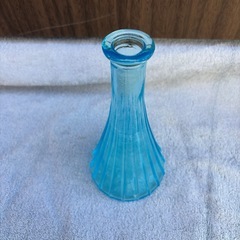 アンティーク　ブルーカラー　　フラワーベース　花瓶　ガラス製の画像