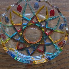 カラフルなベネチアンガラスのボウルとゴブレットセットの画像