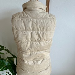 ダウンベスト　ユニクロ  S〜M超美品　レディース　ベージュ UNIQLOの画像