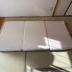 三つ折りウレタンマットレスの画像