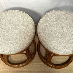【B482】ラタン製/丸椅子/スツール/肉厚クッション付き/2脚セット/籐/イス/中古の画像