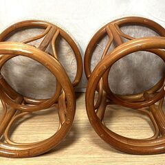 【B482】ラタン製/丸椅子/スツール/肉厚クッション付き/2脚セット/籐/イス/中古の画像