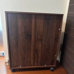 キャスター付き収納棚の画像