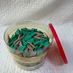 「Plastic Pattern Blocks 」と「パターンブロック タスクカード基本50選」の画像