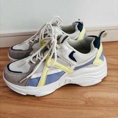 LOVETOXICスニーカーの画像