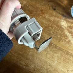 3COINS挟んで使うハンガー掛けの画像