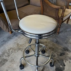 スツールの画像