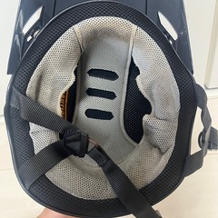 ヤールーヘルメットの画像