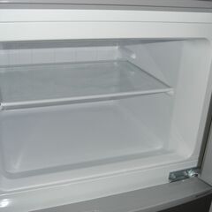 ★6745★（★1台限り★ジモティー特典あり★単身向けサイズの）シャープ　2ドア冷蔵庫１２８L　２０１９年製　SJ-H13E-S　48cm幅　シルバー　高く買取るゾウ八幡東店の画像