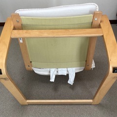 IKEA ポエング ピローとオットマン付きの画像