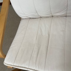 IKEA ポエング ピローとオットマン付きの画像