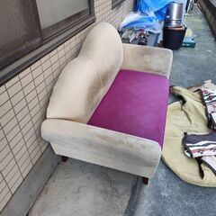 オーダーメイドのソファーになります。ベルモット生地ですの画像