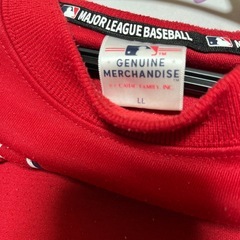 トレーナー赤の画像