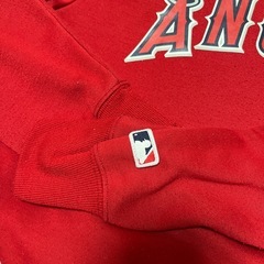 トレーナー赤の画像