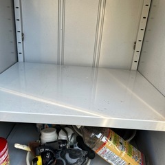 スチール製イナバ物置 ストッカー鍵付きの画像