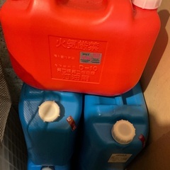 灯油ポリタンク　1度使用と新品の画像