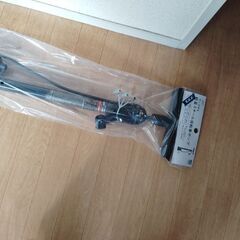 ブリジストン自転車ともうひとつは前後タイヤ空気ぬけてるかパンクしてるか分かりません自転車２台と未使用空気入れセットです。自宅近まで取りに来られる方。両方変速ギア付き。の画像