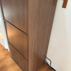 木製収納棚（キャビネット）の画像