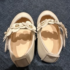 結婚式向けの子供靴  の画像
