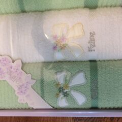 Felineバスタオルと浴用タオル2枚のセットの画像