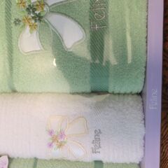 Felineバスタオルと浴用タオル2枚のセットの画像