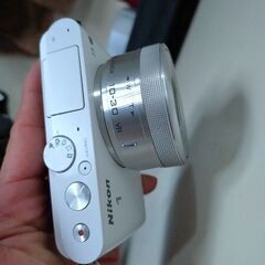 優良品 Nikon 1 J3 ＋ NIKKOR 10-30mm 1:3.5-5.6 VR ＊バッテリーなしの画像