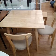 ★リユースのサカイつくば店★TK7742  ダイニングテーブルセット椅子2脚付き ナチュラル H74×D80×W80 クリーニング済みの画像