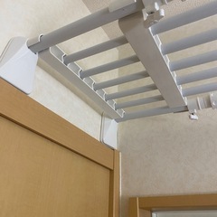 突っ張り棒　突っ張り棚　
２つの画像