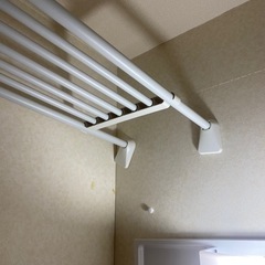 突っ張り棒　突っ張り棚　
２つの画像