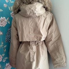 ✴︎ボリュームファー付き✴︎ドロスト ダウンジャケット✴︎ベージュの画像