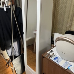 全身鏡付き収納棚（キャビネット）の画像