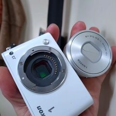 優良品 Nikon 1 J3 ＋ NIKKOR 10-30mm 1:3.5-5.6 VR ＊バッテリーなしの画像