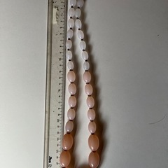 ピンクとホワイトのビーズネックレスの画像