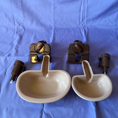 ケージの餌入れの画像