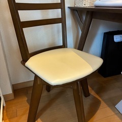 ニトリダイニングテーブル、チェアセットの画像