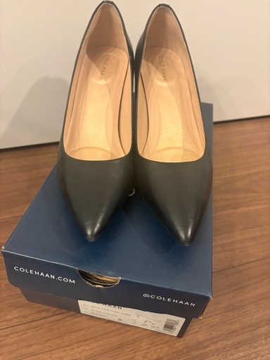 COLE HAAN ブラックレザーパンプス