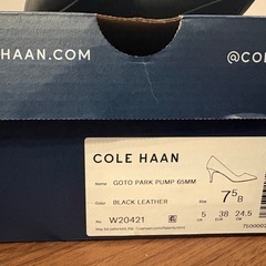 COLE HAAN ブラックレザーパンプスの画像