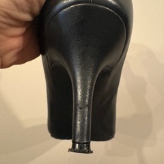 COLE HAAN ブラックレザーパンプスの画像