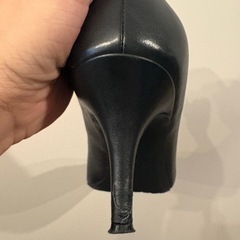 COLE HAAN ブラックレザーパンプスの画像