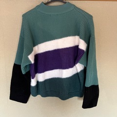 グリーンのセーターの画像