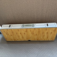 キャンプ用折りたたみテーブルの画像