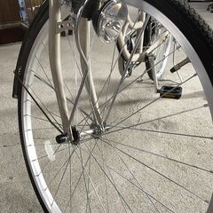 【現状品】Curious 6段変速自転車 26インチ ベージュ エアーポンプ付き 引取歓迎 配送OKの画像