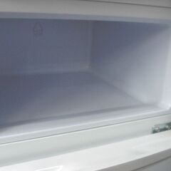 ★0781★（★1台限り★ジモティー特典あり★単身向けサイズの）アイリスオオヤマ　2ドア冷蔵庫８１L　２０２０年製　AF81-W　48cm幅　白　高く買取るゾウ八幡東店の画像