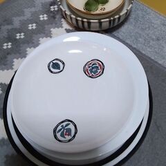 大皿食器類欲しい人いますでしょうか。の画像