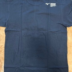 製品タグ付き未使用品ミズノMizunoメンズ半袖Tシャツ男性用紳士服サイズL胸囲96-104センチ身長170-180センチ綿コットン100％ネイビーnavy紺色系定価4,180円税込みロゴKYOTO肩幅約49センチ袖丈約21センチ身幅約53センチ着丈約68.5の画像