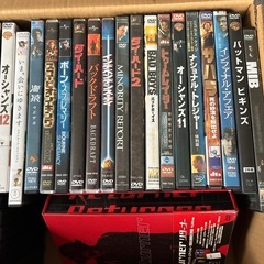 DVDまとめ売りとリュックの画像