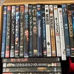 DVDまとめ売りとリュックの画像