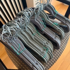 滑らない すべらないハンガー　60本の画像