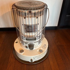 円形石油ストーブの画像