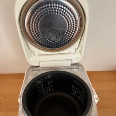 Panasonic炊飯器　SR-HX104 大火力 おどり炊き 2014年製の画像